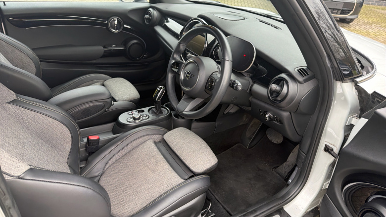 MINI Hatchback 135kW Cooper S Level 2 33kWh 3dr Auto Electric Hatchback